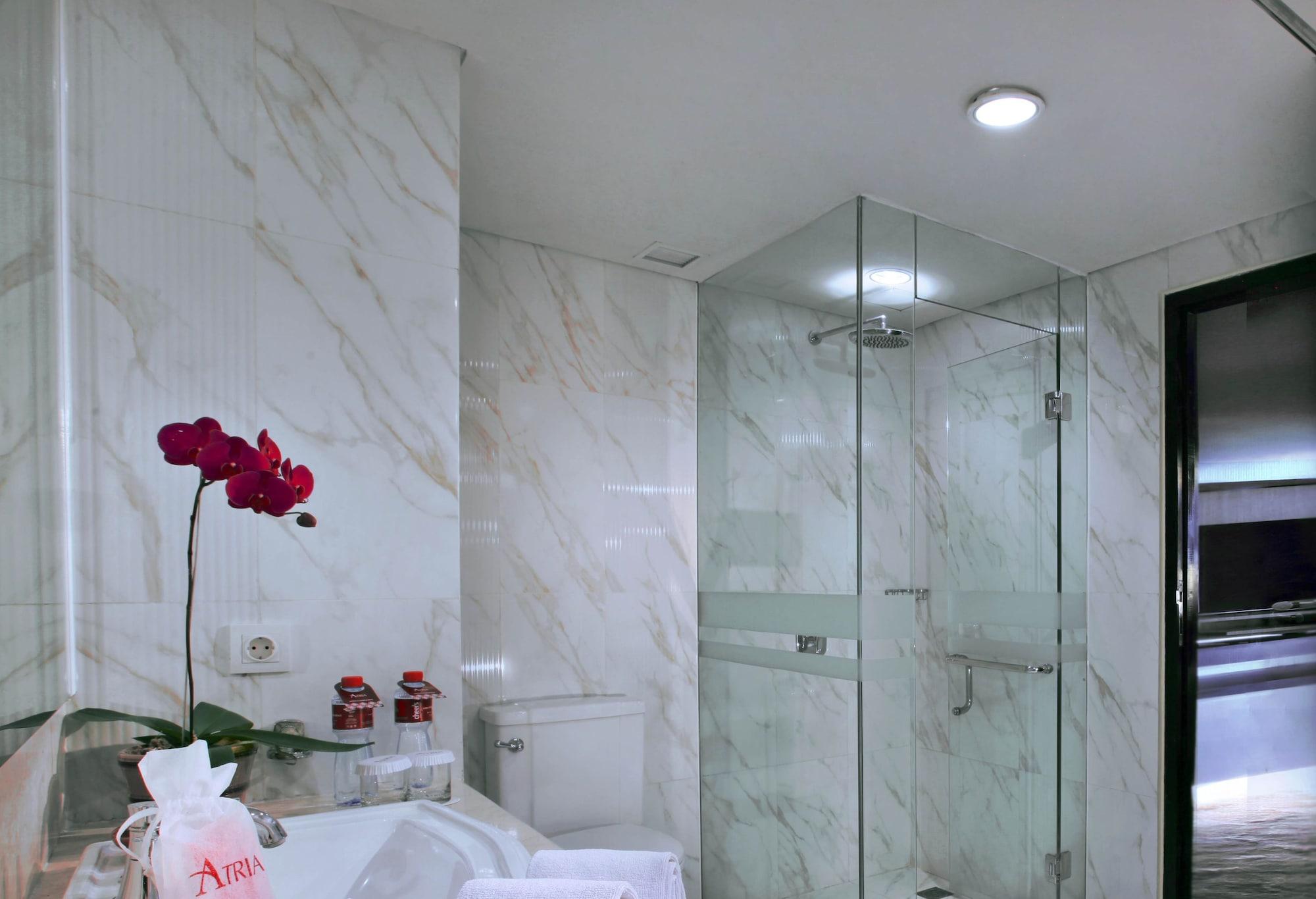 Atria Hotel Маланг Экстерьер фото