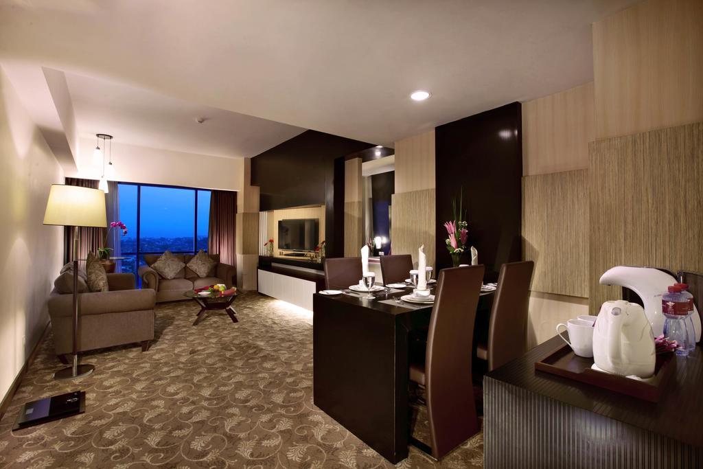 Atria Hotel Маланг Экстерьер фото