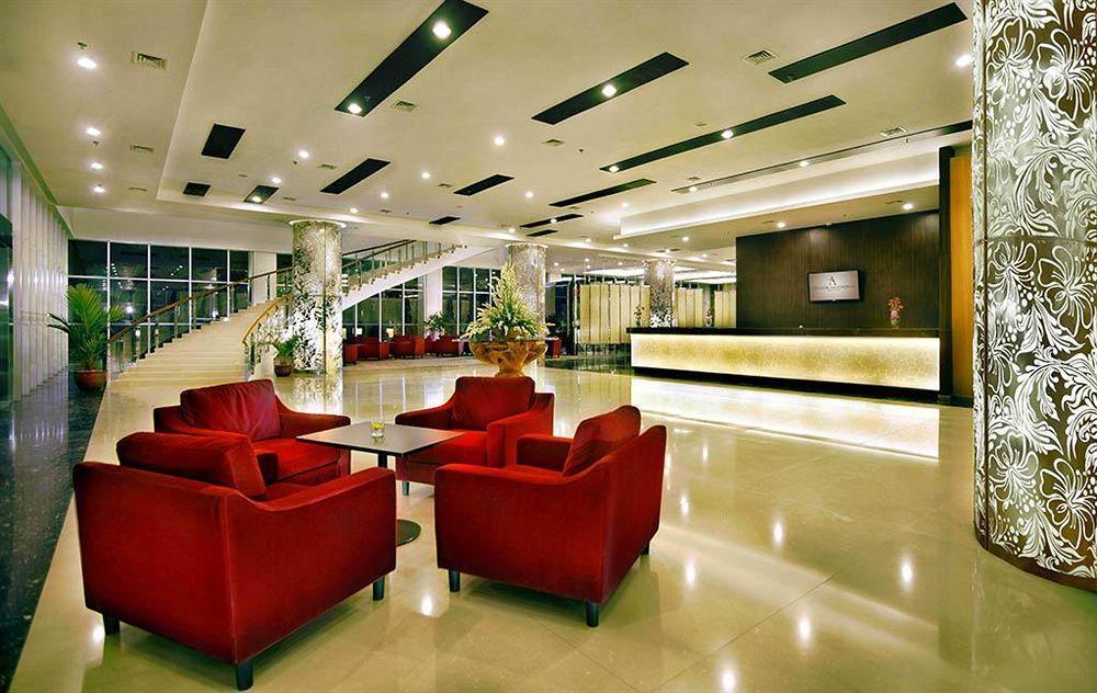 Atria Hotel Маланг Экстерьер фото
