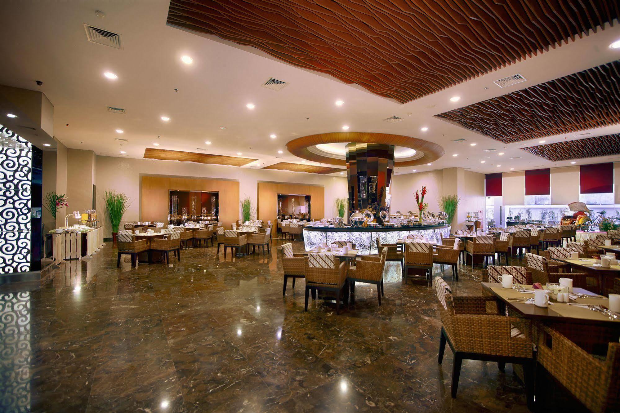 Atria Hotel Маланг Экстерьер фото