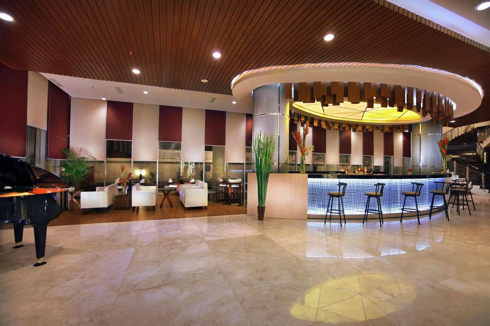 Atria Hotel Маланг Экстерьер фото