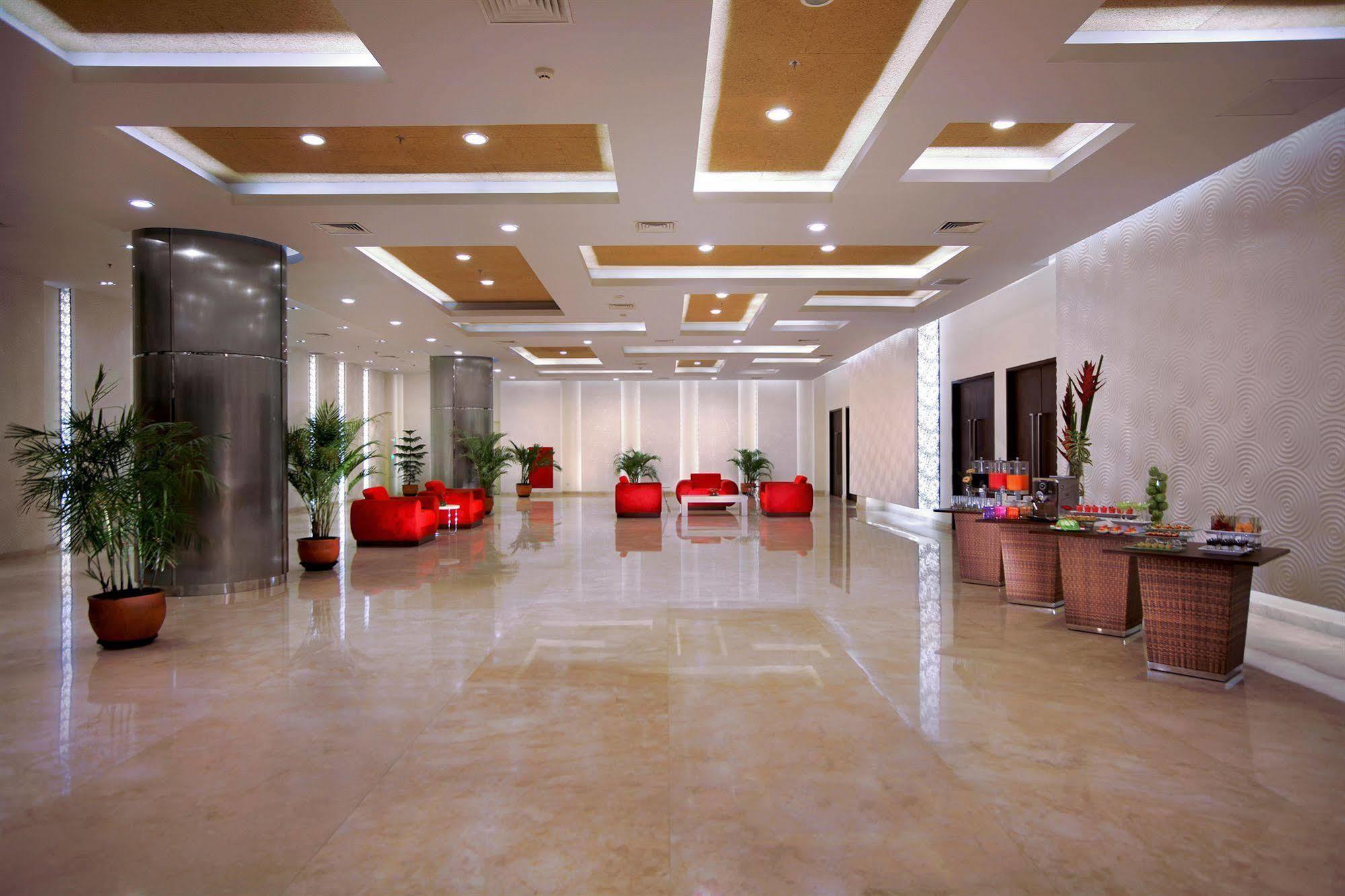 Atria Hotel Маланг Экстерьер фото