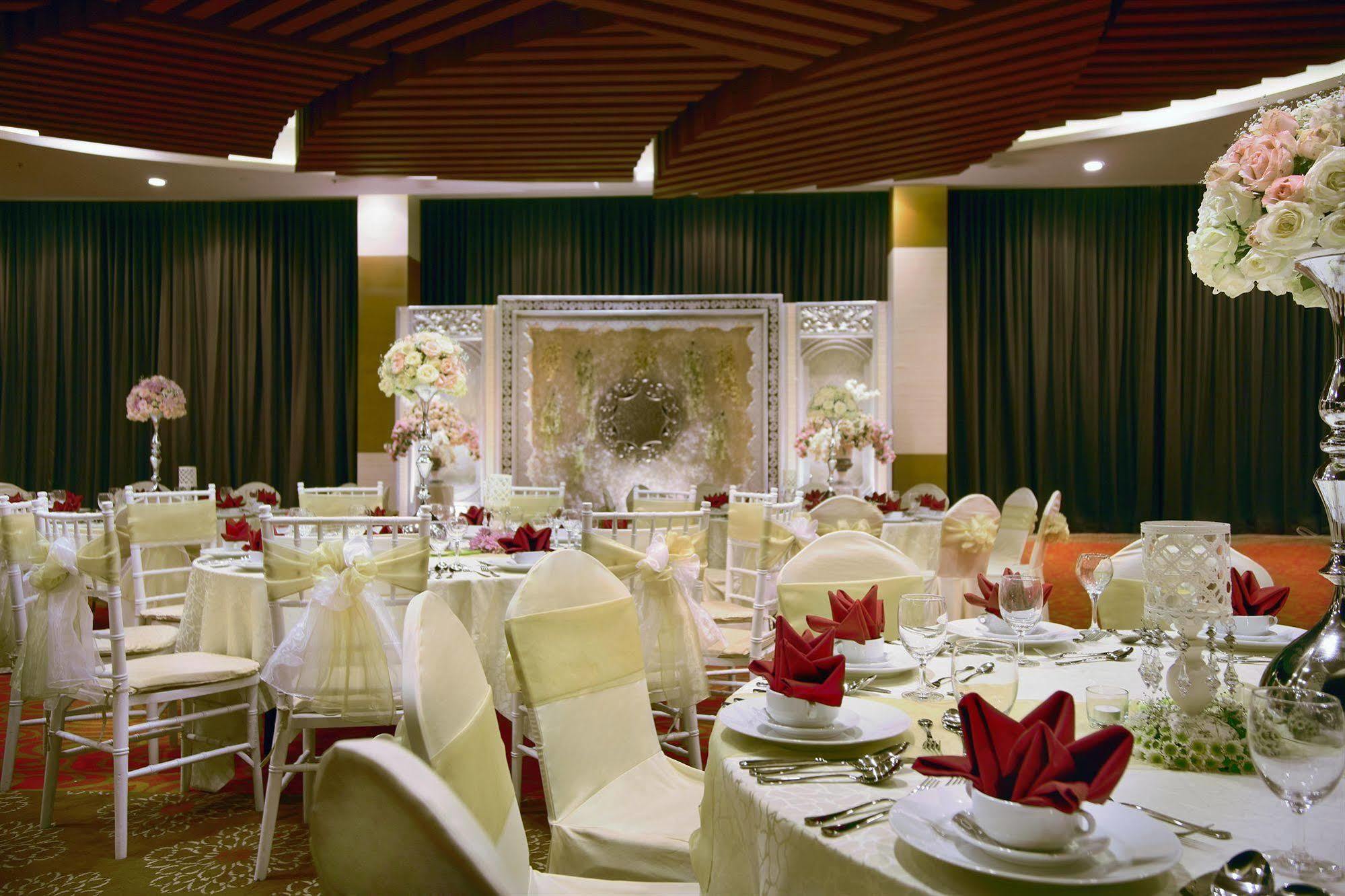 Atria Hotel Маланг Экстерьер фото
